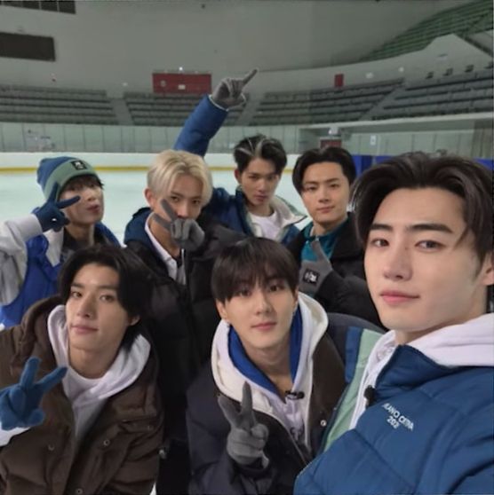 helena⁷ tweet media