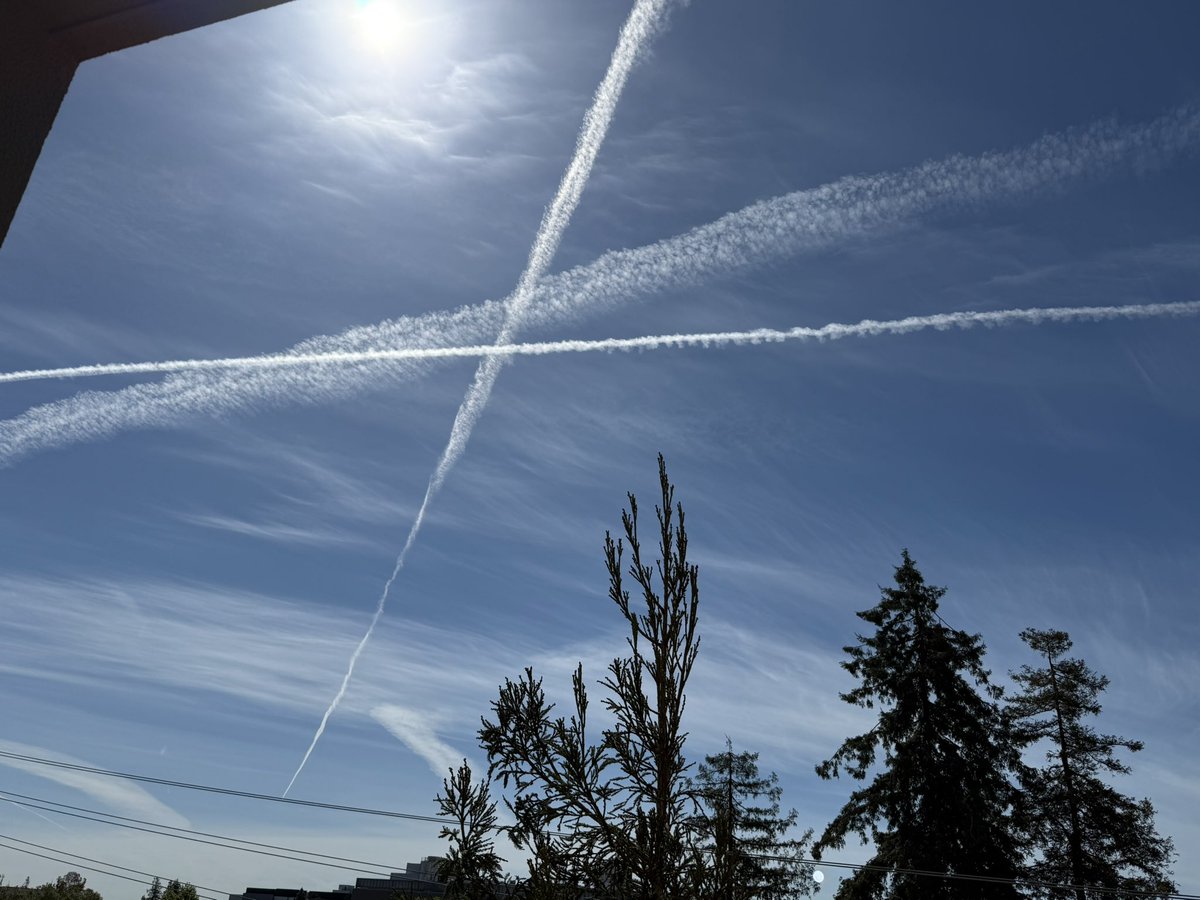 cinwillz's tweet image. Something about  #contrails I just really like!! ✈️