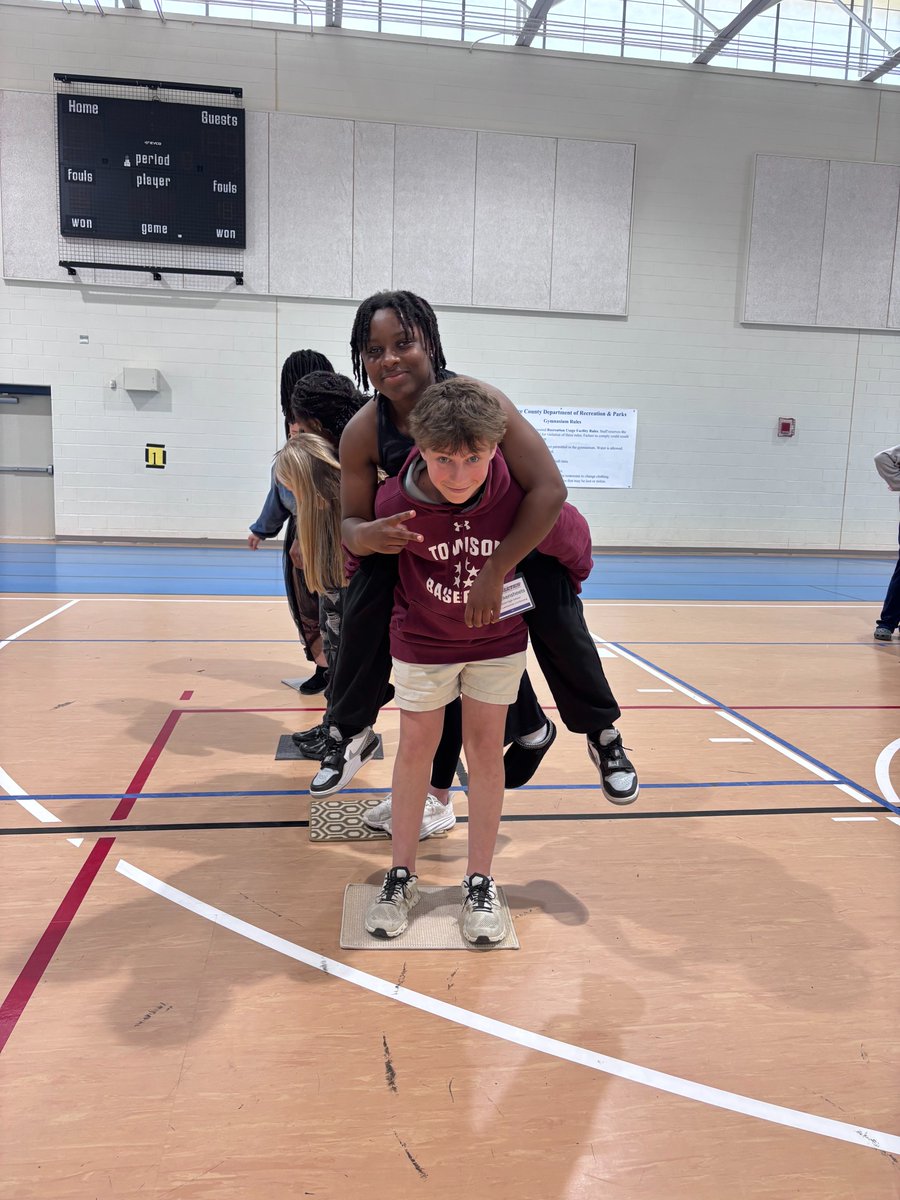 BCPSAthletics's tweet photo. Another great @BaltCoPS SLC in the books! Thank you Randallstown Community Center for hosting us! Adam Bradley from @Lead_Em_Up got the day started with his great energy, 1226 sandwiches were made for the Salvation Army, and everyone left with a smile! @BCPSSportsScene https://t.co/pptvdoUgNy