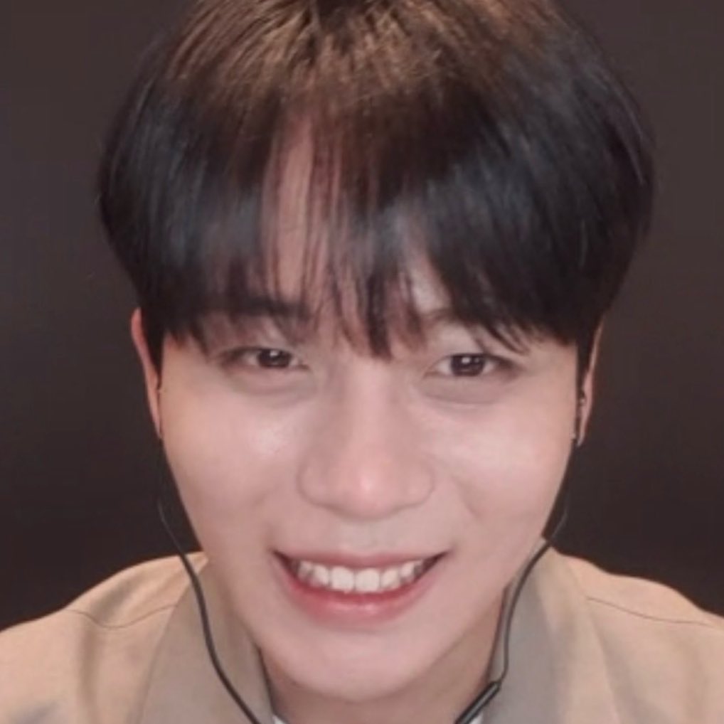 choisanified's tweet photo. pantesan kemaren jongho senyum senyum mulu, ngeliat bininya toh #parasocial #dikit #gpp #lah #ya https://t.co/9E1Y0WDzSh
