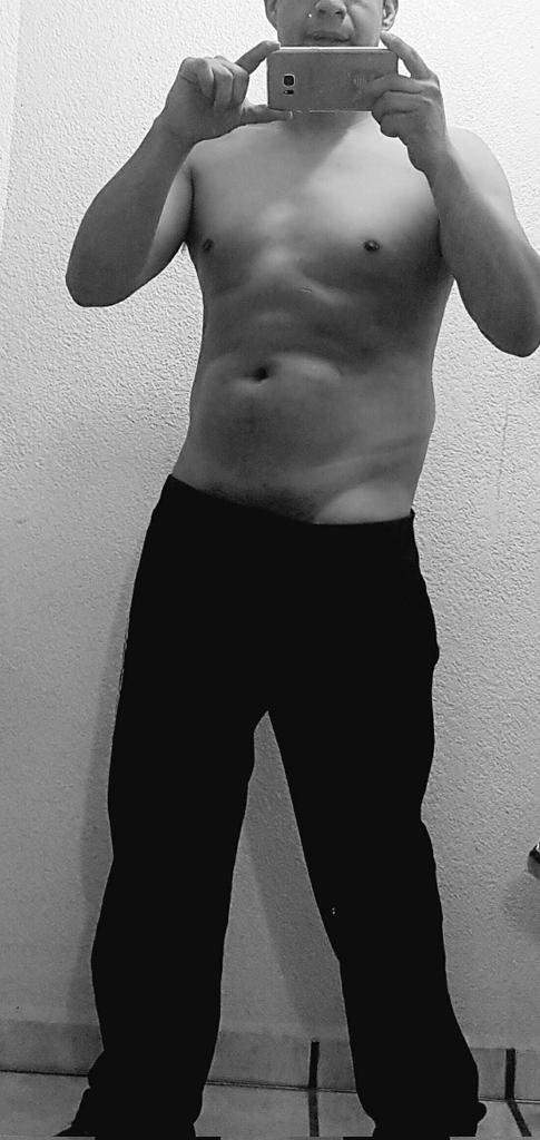 drackosex's tweet photo. @AlFaHotwife @AlbertoNauc @pezcarmo @Zc_Caballero Maduró 47 años https://t.co/LjB2VuCewj