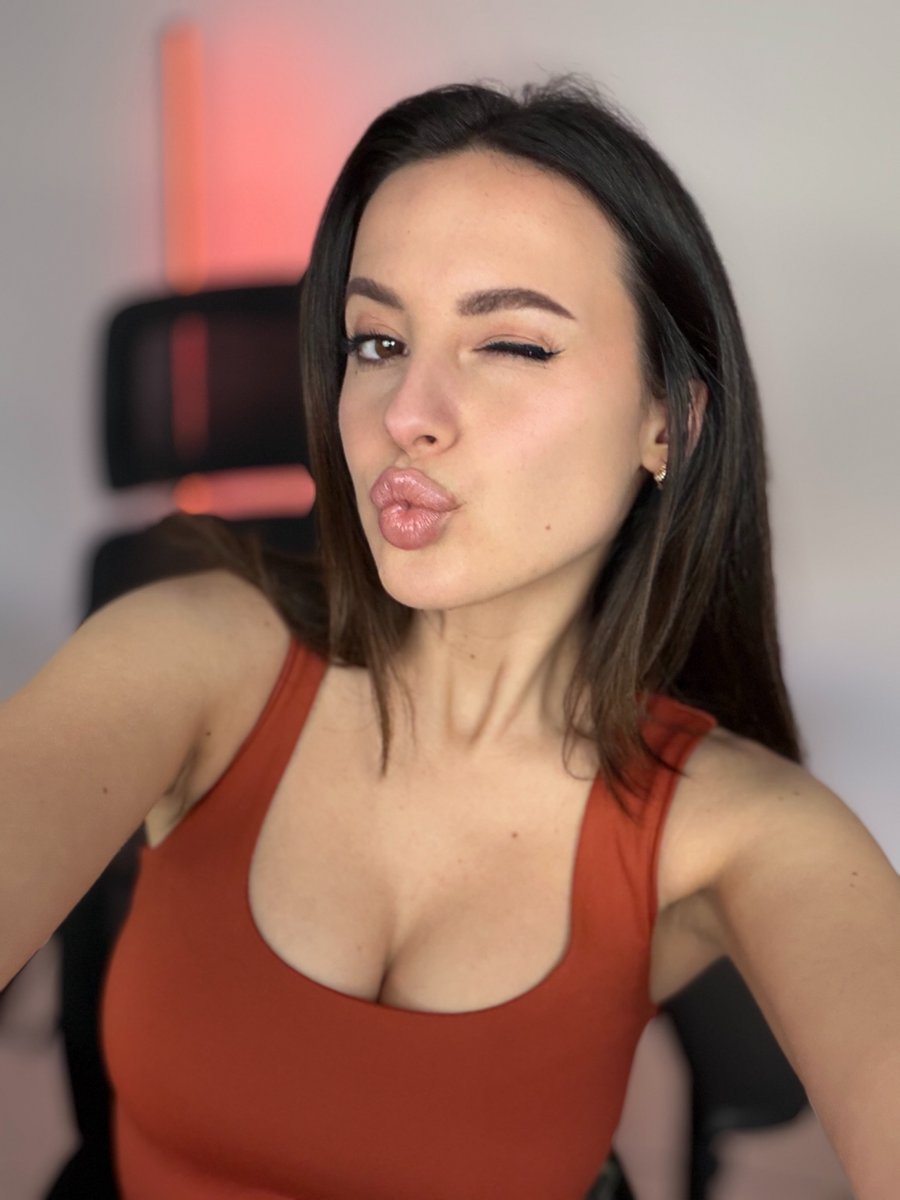 Yuli Kay tweet media