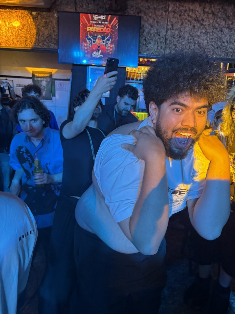 fefe, acorda tweet media