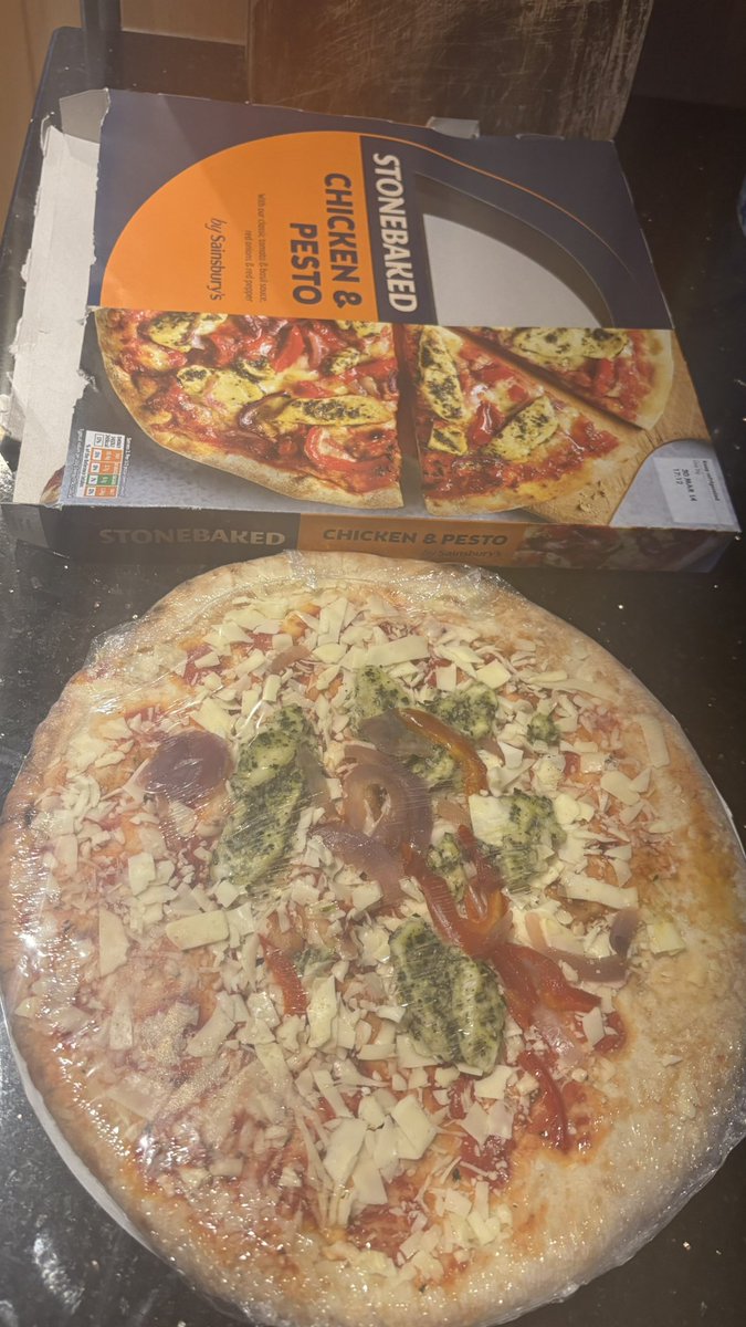 SwissHardcastle's tweet photo. @sainsburys wouldn’t mind a bit of chicken on my chicken pizza……… https://t.co/QApJsRm3i7