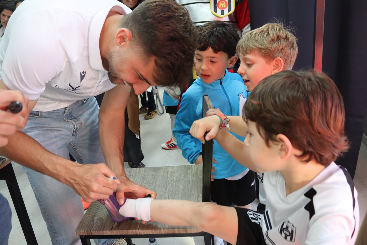 A.D. Mérida tweet media