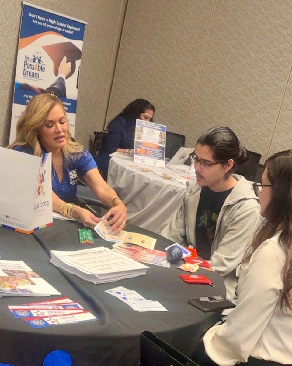 RegionOneGEARUP's tweet photo. 🎓 Class of 2024, this one was for you! Families and students connected with our team and partners to learn about the resources still available to support their next steps. 

#RegionOneGEARUPCollegeNow #GEARUPWorks https://t.co/UeYDivfo2b