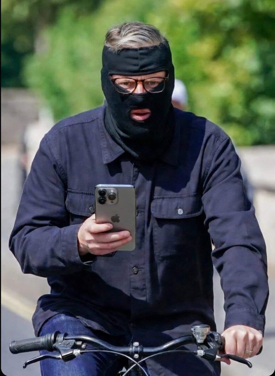 Bobby Dazzler tweet media