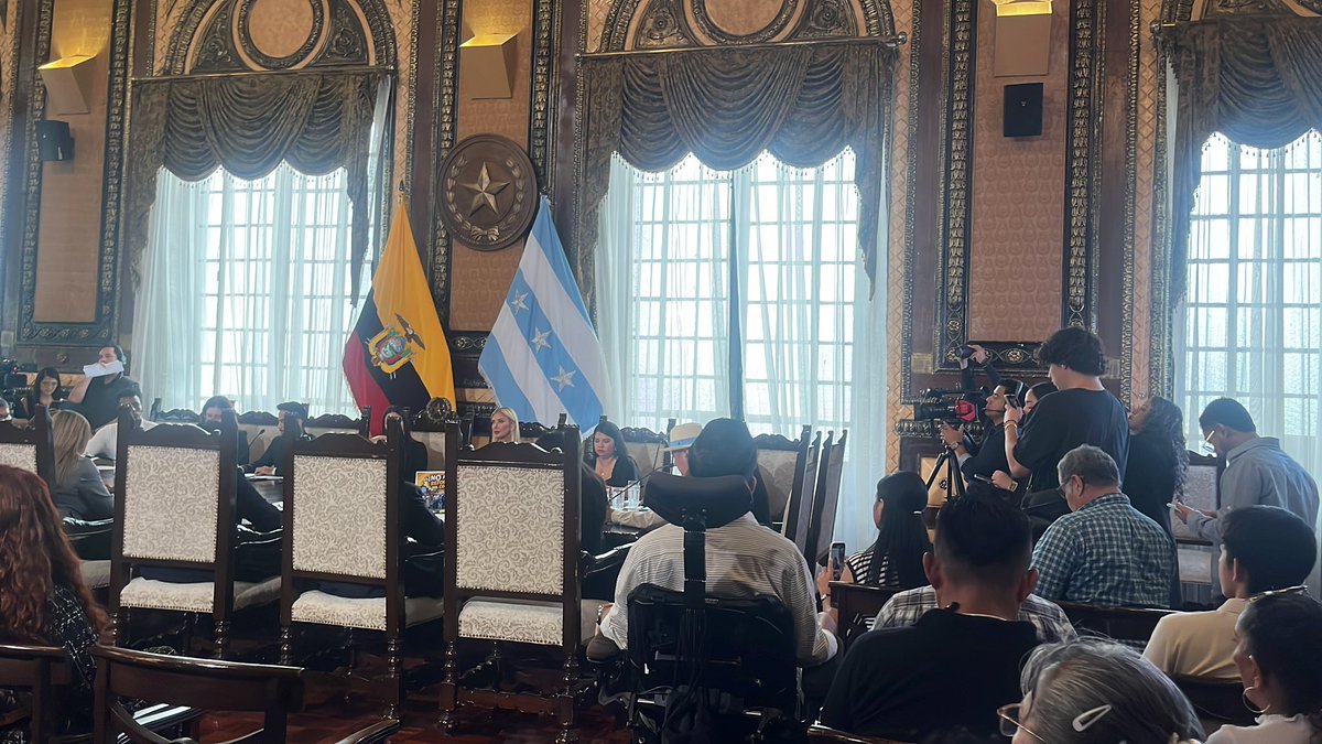 Astrid_SingreTA's tweet photo. Concejo municipal aprueba subrogación de Tatiana Coronel, sin conocer el nuevo pedido de  licencia de Aquiles Álvarez https://t.co/4OwqMZQUSc
