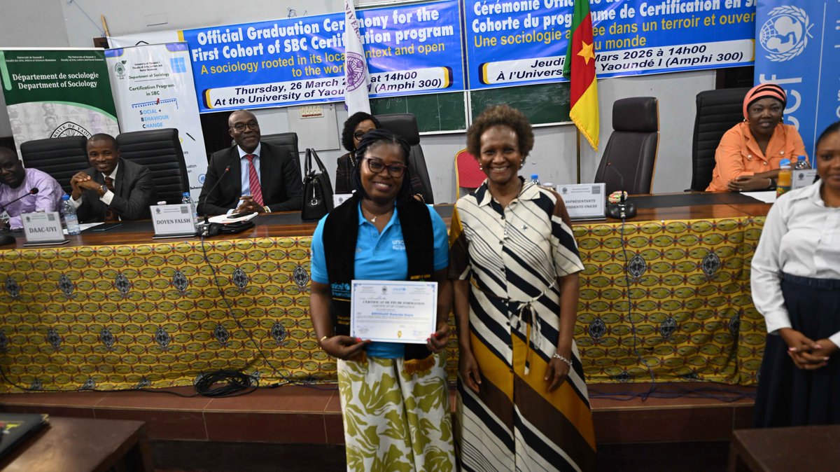 unicefcameroon's tweet image. Historic day at @unicefcameroon ! 🎓
🇨🇲 50 pioneers graduated in #SBC from the University of Yaoundé 1. From #Vaccination to #GenderEquality, these experts are ready to transform data into action for every child. 🛡️✨ #SocialChange #Cameroon #ForEveryChild