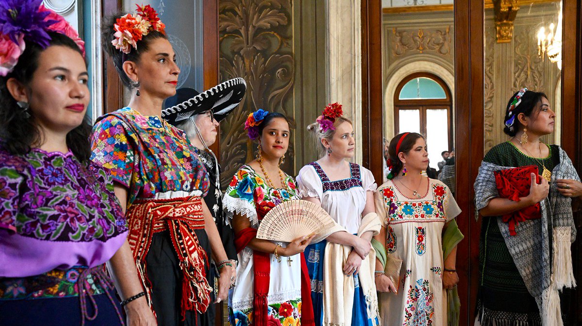 MEC_Uruguay's tweet image. 🇺🇾🤝🇲🇽 El director general del #MEC @CarlosVarelaMVD participó de celebración por el 125° aniversario de relaciones diplomáticas entre México y Uruguay.

Ambos países mantienen una intensa relación basada en valores compartidos. El @correo_uruguayo presentó sello conmemorativo👇🏻