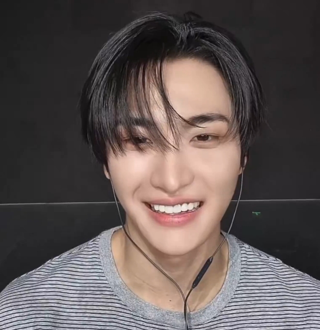 ZARA~ HALAZIA tweet media