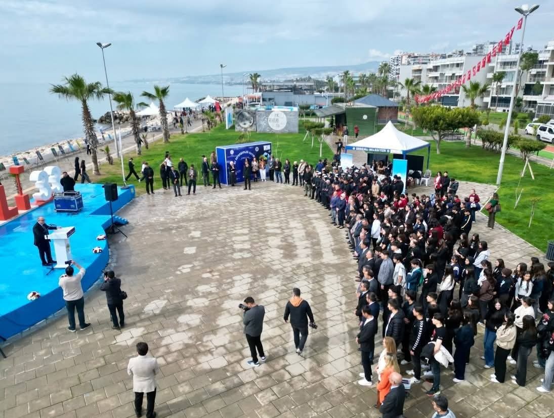 22 Mart Dünya Su Günü 🌍💧 kapsamında #GençArge ekipleri tarafından Erdemli sahil bandında Mersin İl Millî Eğitim Müdürlüğü ile Erdemli Belediyesi iş birliğinde 🤝 "Su Seferberliği" farkındalık etkinliği gerçekleştirildi. 💦💦

<a href="/tcmeb/">Millî Eğitim Bakanlığı</a>
<a href="/meb_sgb/">MEB Strateji Geliştirme Başkanlığı</a>
<a href="/ayhanozturkmeb/">Ayhan Öztürk</a>
<a href="/valiatillatoros/">Atilla Toros</a>