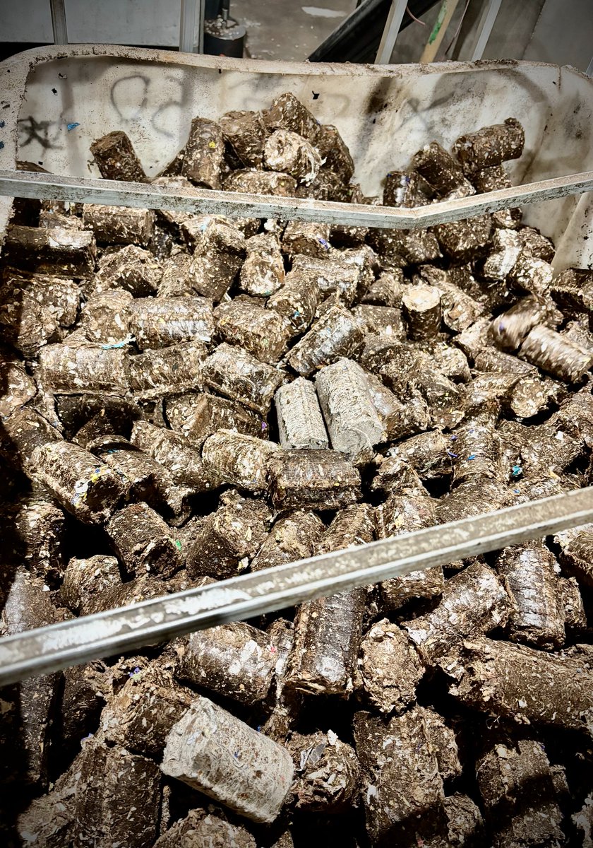 DawnSenator's tweet photo. Visited @ecogrowthenviro in Calgary and learned how innovative Canadian technology is turning organic waste into clean energy &amp; biofuel. Important work that reduces emissions, diverts waste from landfill, &amp; shows how sustainability and economic opportunity can move together. https://t.co/EwZDDeBhjC