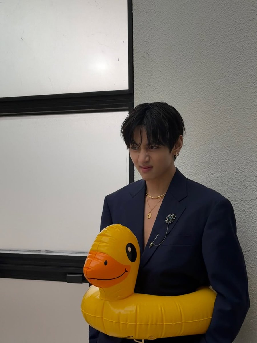 v of bts tweet media