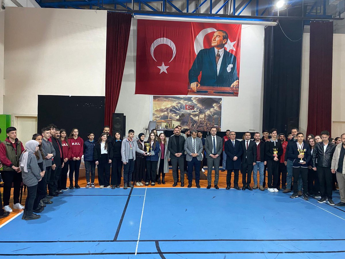 Bilgi, hız ve heyecan bir arada! 🔥

Gençlik ve Spor Bakanlığı Kültür Sanat Yarışmaları "Bilgi Yarışması" kategorisinde bugün unutulmaz anlar yaşadık. Katılan tüm takımların emeğine sağlık! 👏✅
#GSB #BilgiYarışması #GençlerYarışıyor

<a href="/gencliksporbak/">Gençlik ve Spor Bakanlığı 🇹🇷</a> <a href="/OA_BAK/">Dr. Osman Aşkın Bak</a>