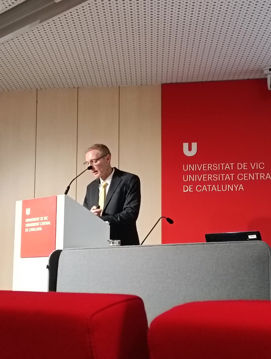 krys987's tweet photo. A pleasure to attend @rdienstmann's thesis defense today. An insightful look into the efficiency and utility of molecular diagnostic program for innovative research and system sustainability. Congratulations! 🎓👏 @VHIO https://t.co/Yb9raQn9JK