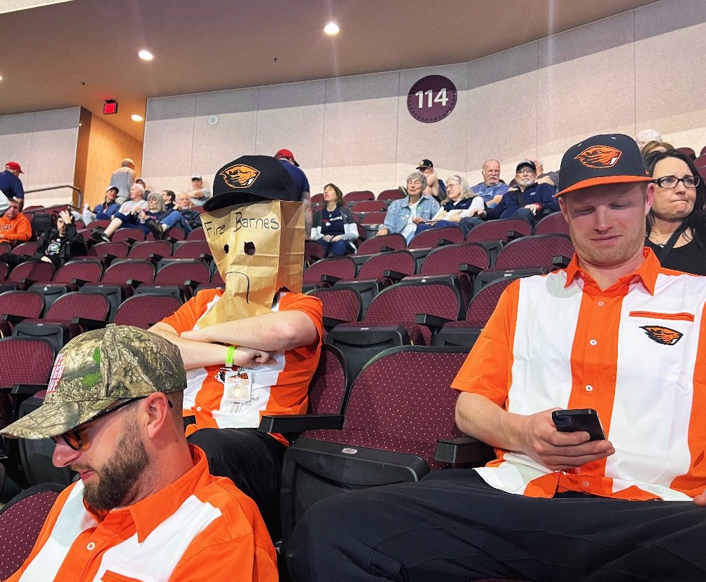 MakDaGr's tweet photo. @johncanzanobft #FireBarnes #GoBeavs https://t.co/3ercwVBqI0