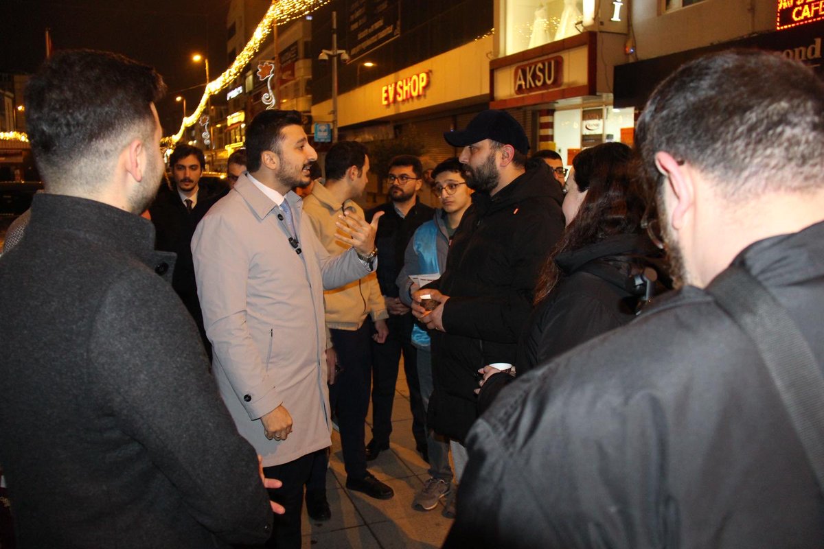 gencsaadetsb's tweet photo. Sultanbeyli Kent Meydanında gerçekleştirdiğimiz program kapsamında standımızı ziyaret eden Genel Başkanımız Sn. Haldun pekdemir ile birlikte hemşehrilerimizle bir araya geldik. Vatandaşlarımıza Osmanlı şerbeti ikram ederek samimi sohbetler gerçekleştirdik. https://t.co/MZ7S9pMnI7
