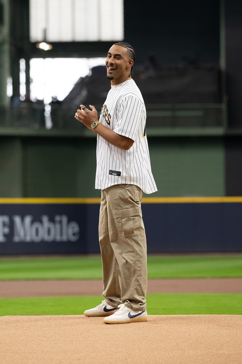 Milwaukee Brewers tweet media