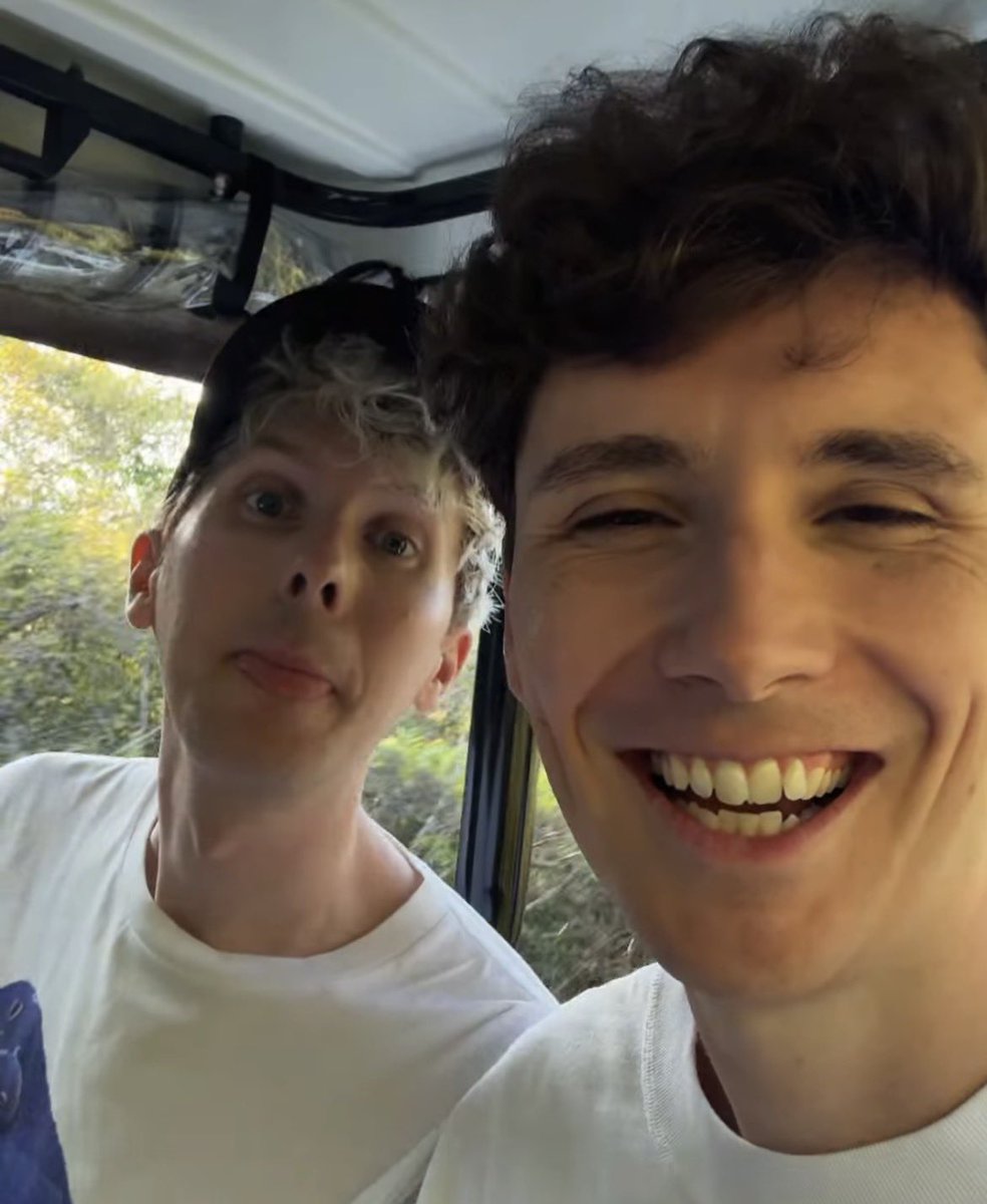 ezzi ⚞•⚟ tweet media