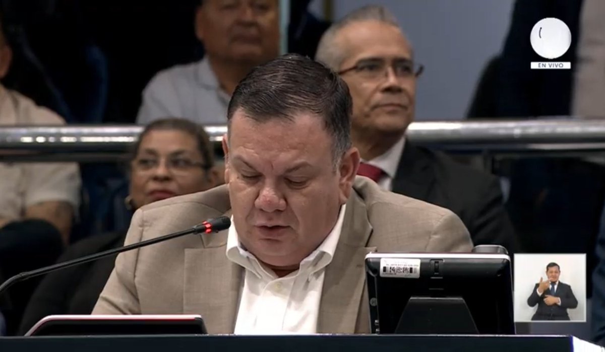 Al inicio de plenaria, diputado Christian Guevara (Nuevas Ideas) pide aprobar con dispensa de trámite prorrogar la vigencia de la suspensión de tres derechos de toda la población y disposiciones para que GOES haga compras sin seguir Ley de Compras Públicas (Regimen de Excepción).