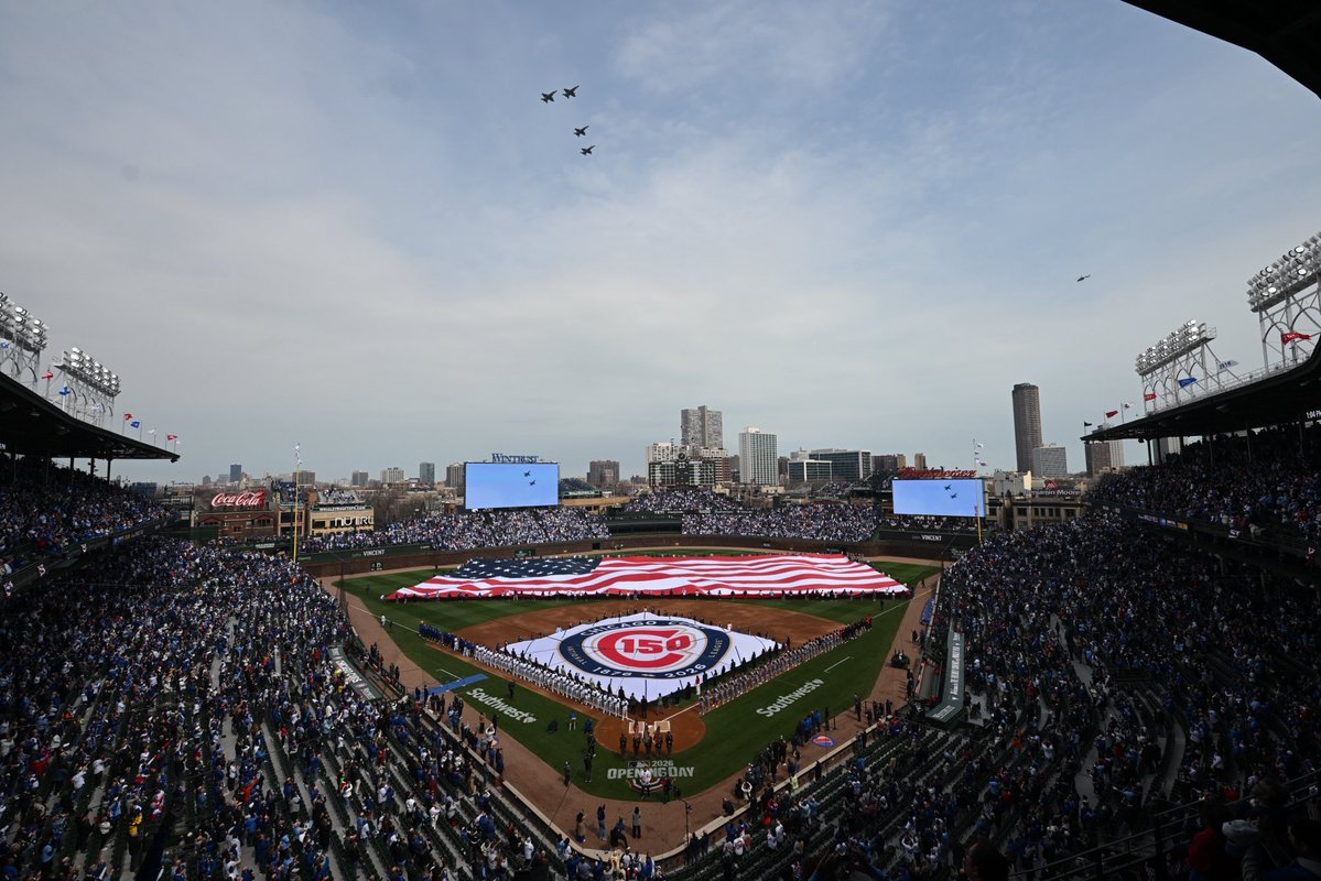Wrigley Field tweet media