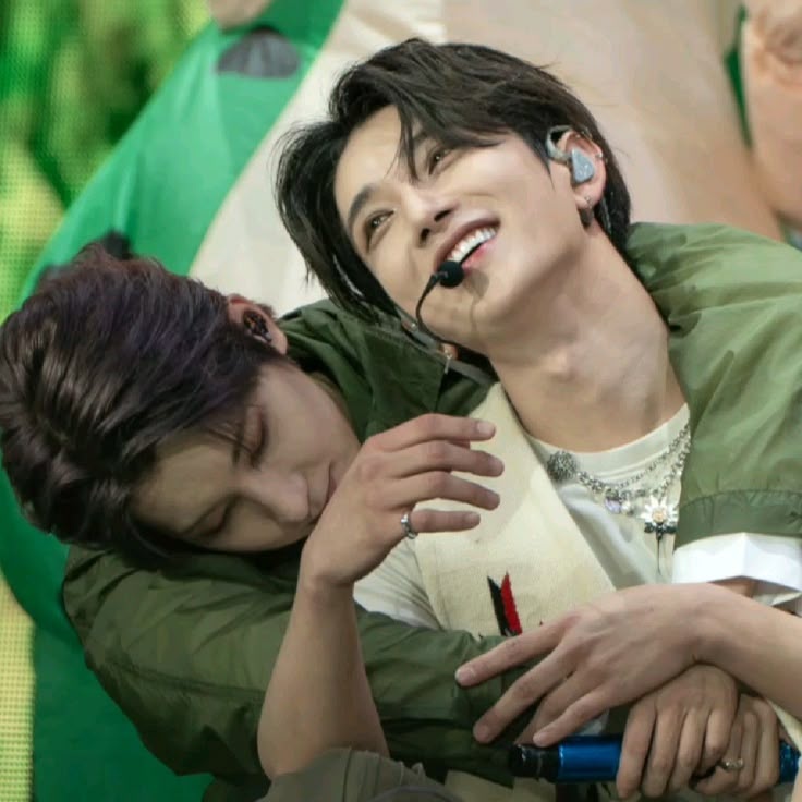 ×GIgantesca bunda do woozi🍙 tweet media