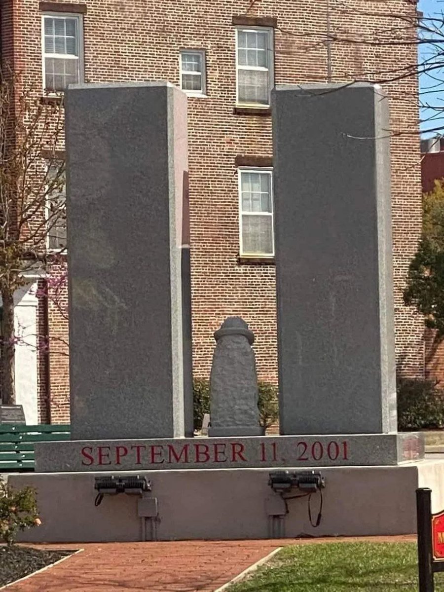 ǝʇʇǝɥsǝןɟ tweet media