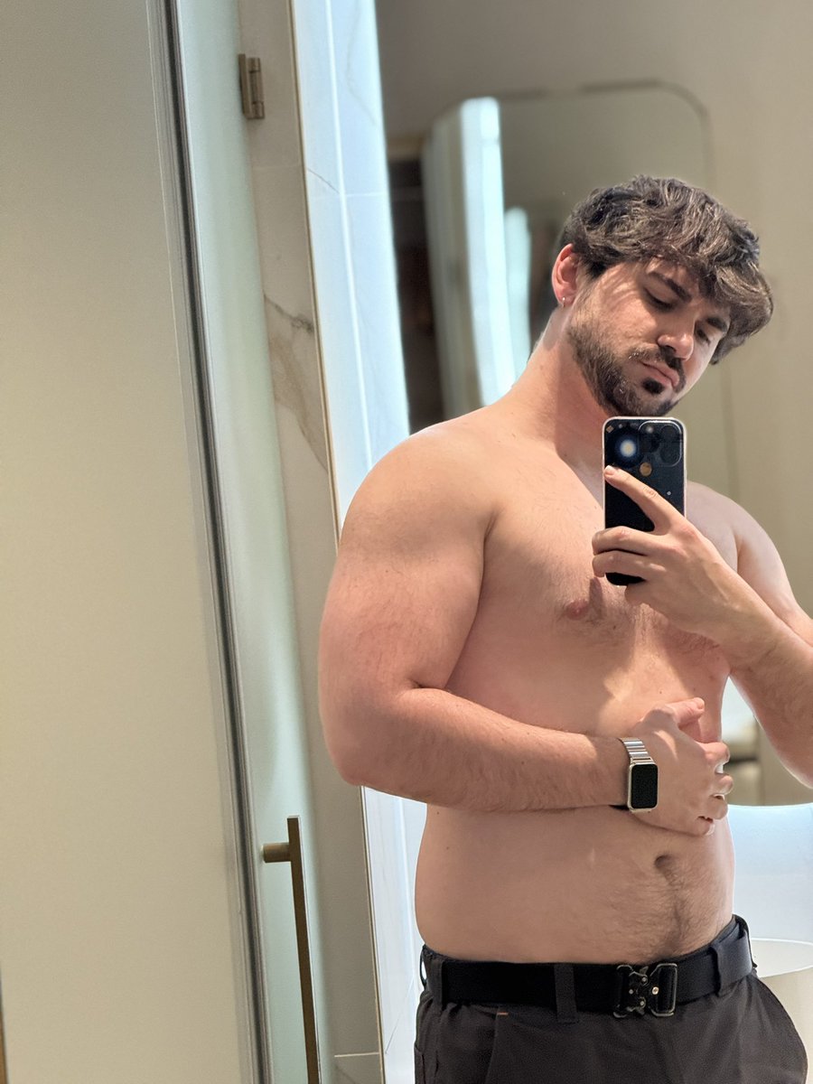 𝘊𝘢𝘳𝘭 𝘏𝘰𝘸𝘭𝘦𝘵𝘵 Δ tweet media