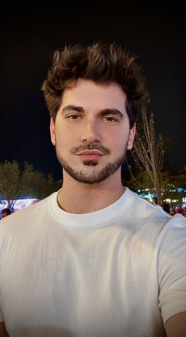 𝘊𝘢𝘳𝘭 𝘏𝘰𝘸𝘭𝘦𝘵𝘵 Δ tweet media