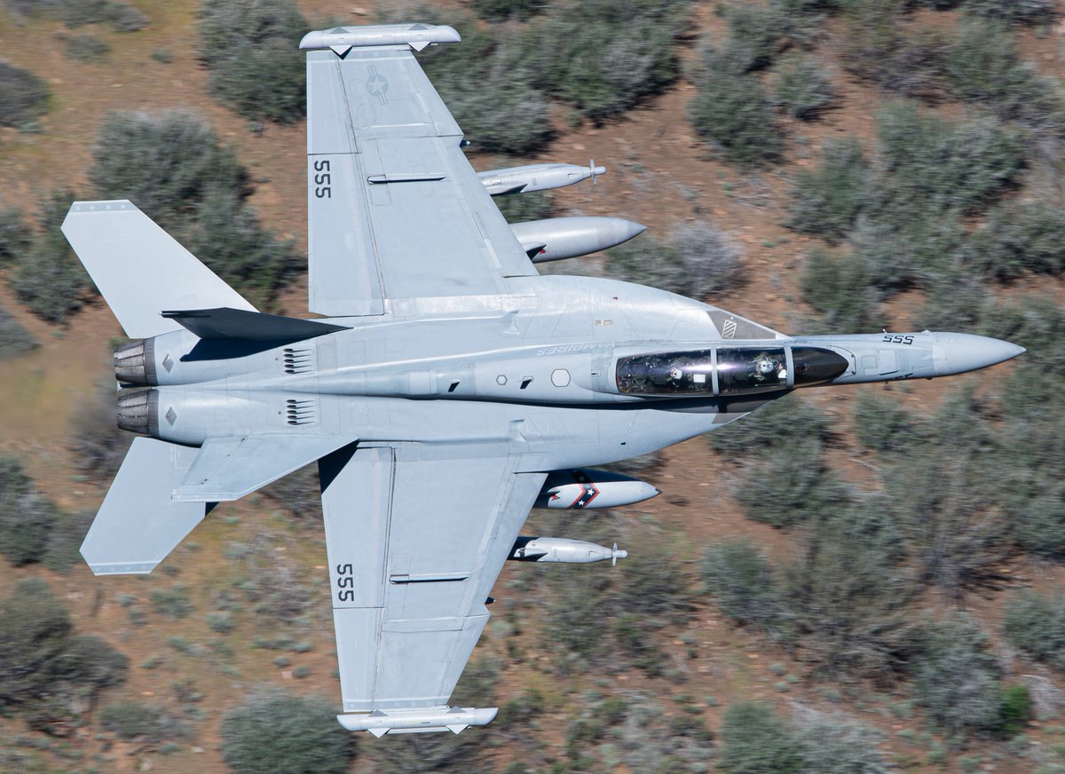 619_Aviation's tweet image. VAMPIRE21 an EA/18G Growler From VX-9 The Vampires down low on the Kern. 
#vx9 #vampires #swll #ea18 #growler