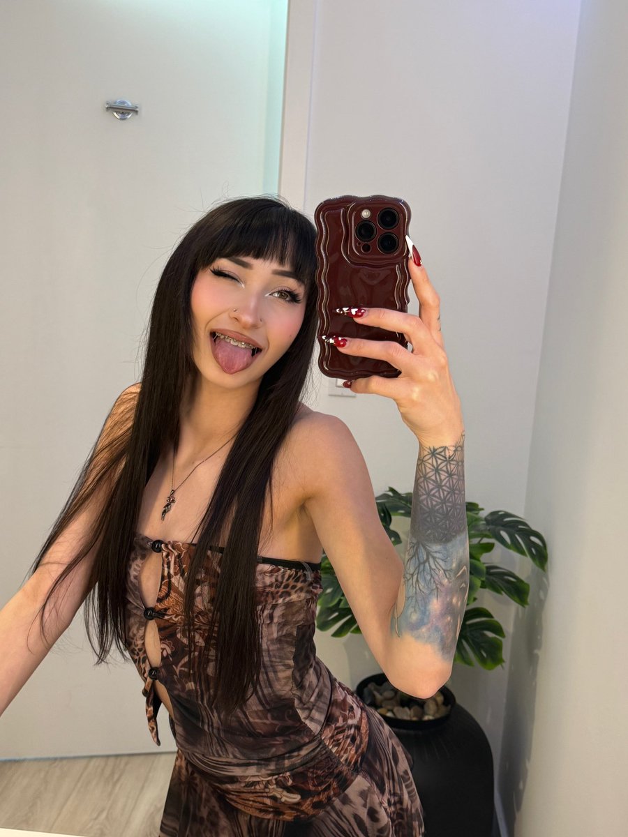 Aria Croft tweet media