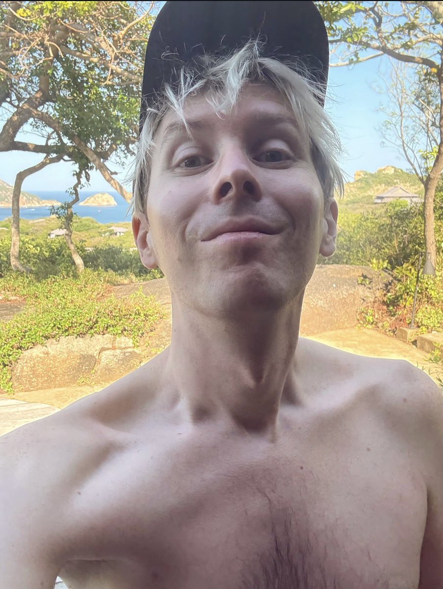 charlieee💫 tweet media