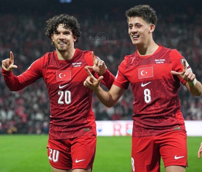 pivotdokuz's tweet photo. Sabaha kadar şu görsele bakıp ağlıcam ya https://t.co/emCbigZPC2