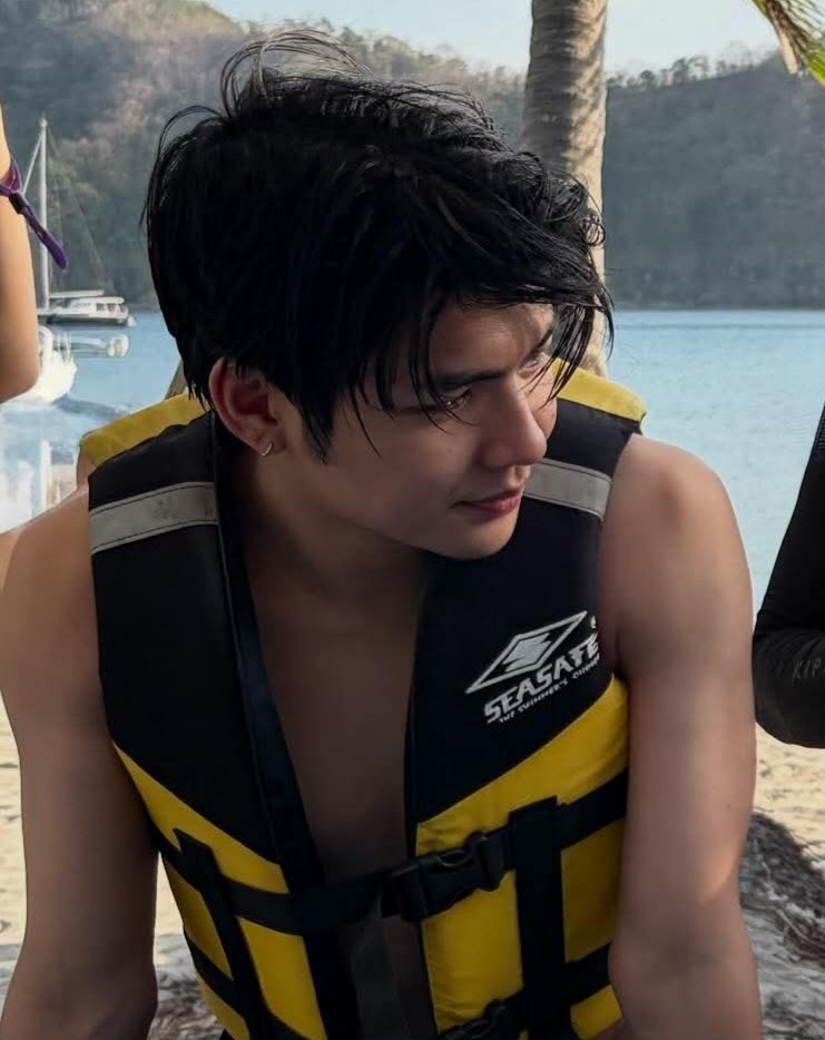 Our "KIMsourceofJoy"
Never forget 3 types of people in your life..
1:Who helped you in difficult times...
2: Who left you in difficult times...
3: Who put you in difficult times...
Stay safe BUNSO 🫶 
#HORI7ON_KIM
#HORI7ON #호라이즌
<a href="/HORI7ON_twt/">HORI7ON member</a> 
<a href="/HORI7ONofficial/">HORI7ONofficial</a>