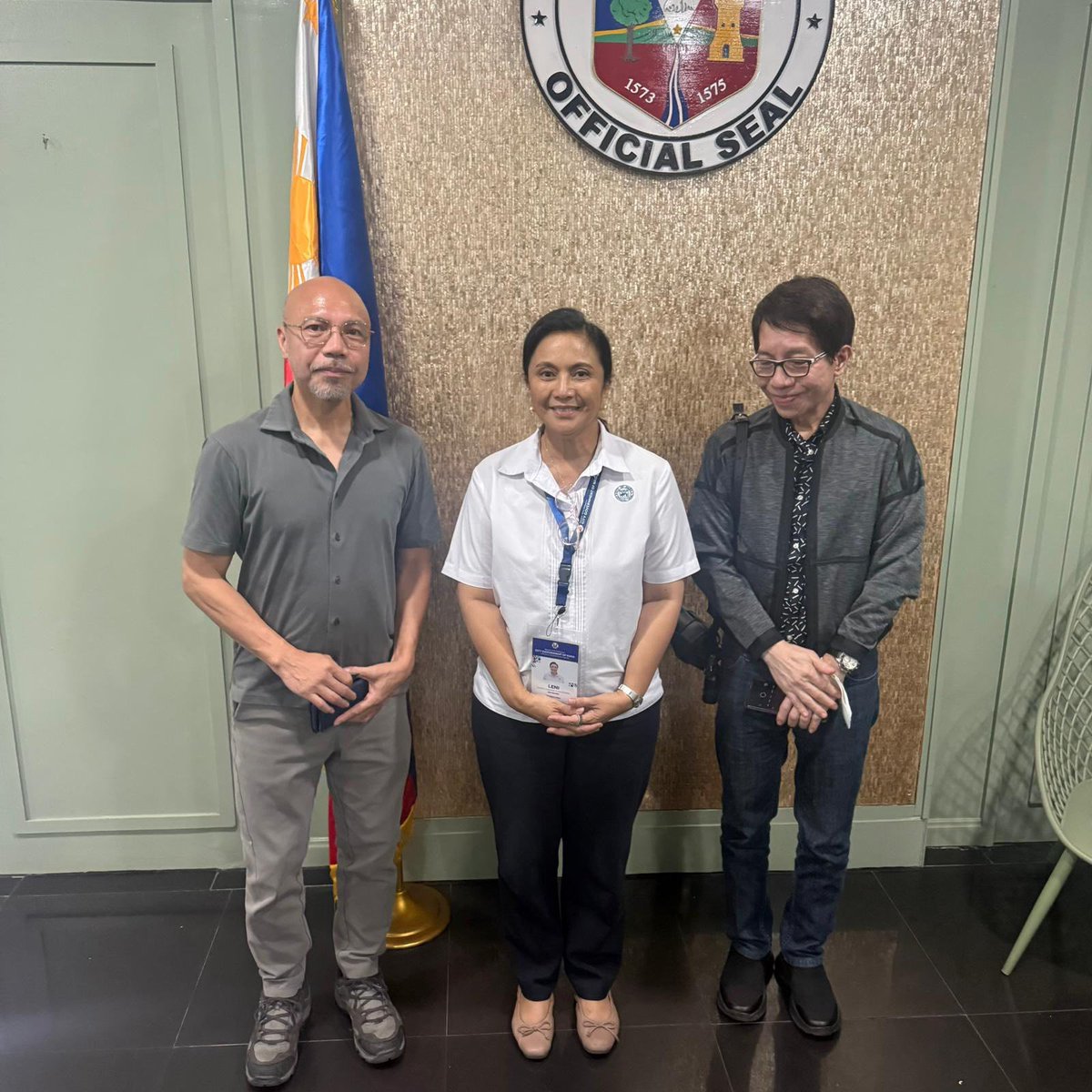 Highly successful meeting with Mayor Leni Robredo of Naga City &amp; her team of environmentalists. She formed a formidable highly skilled team of experts. Mark my word, under her leadership Naga will become the model in environmental protection &amp; waste to energy.

- Baraquiel Zaldy