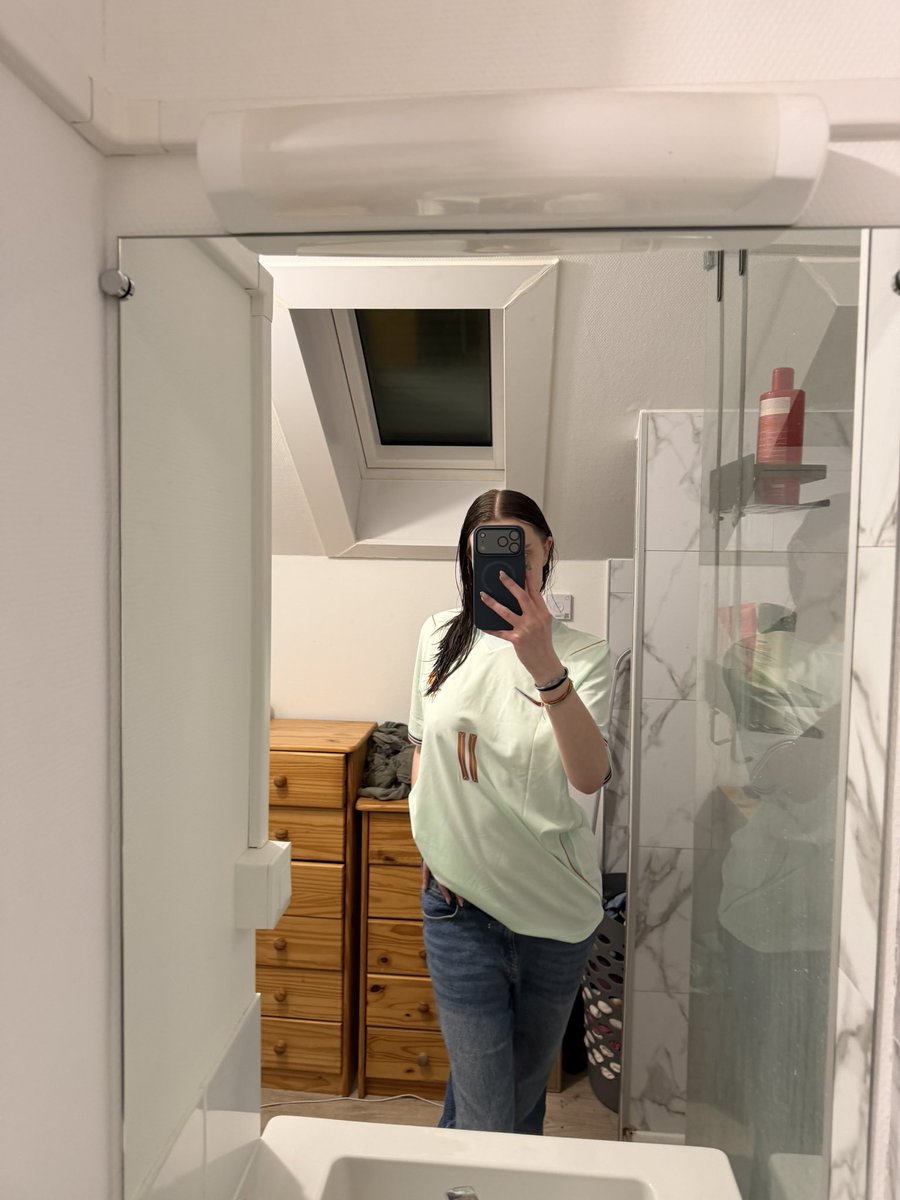 𝗹𝗶𝗹𝗼𝘄-𝗺𝗮𝗲 tweet media