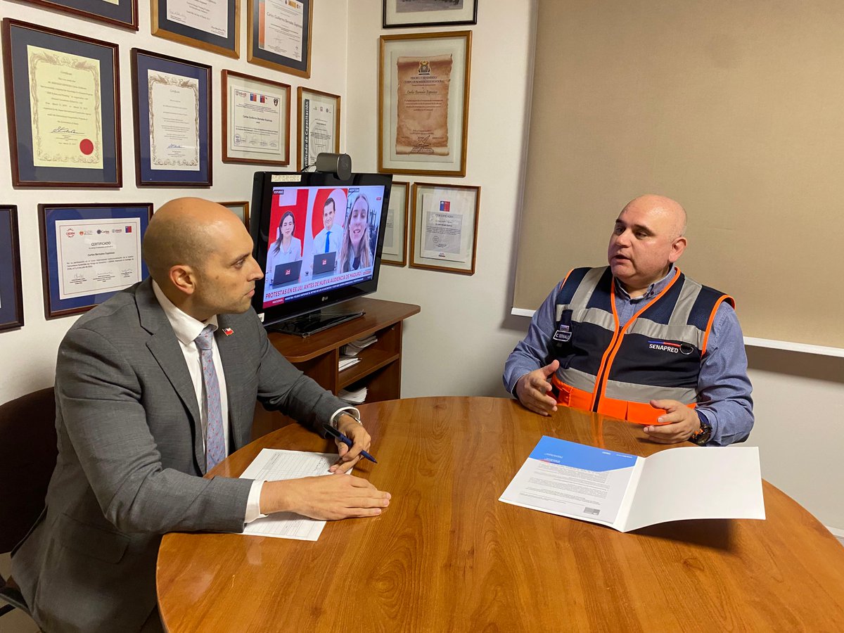 Durante esta jornada nuestro Director Regional, Carlos Bernales, se reunió con el Seremi de Educación, Cristián Letelier, para repasar sus funciones como integrante del Cogrid regional y coordinar el Simulacro de Sismo/Tsunami que se realizará en la región el mes de mayo.