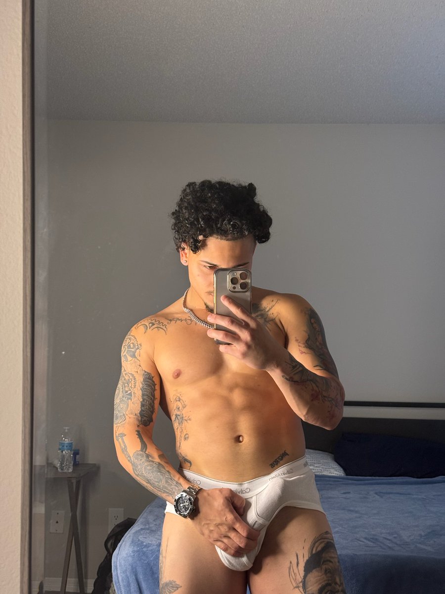 theale09_ tweet media