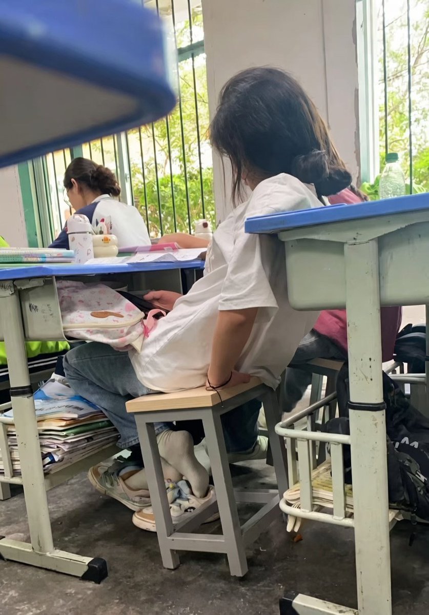 Freakfeet tweet media