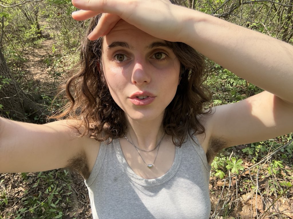 helmet girl tweet media