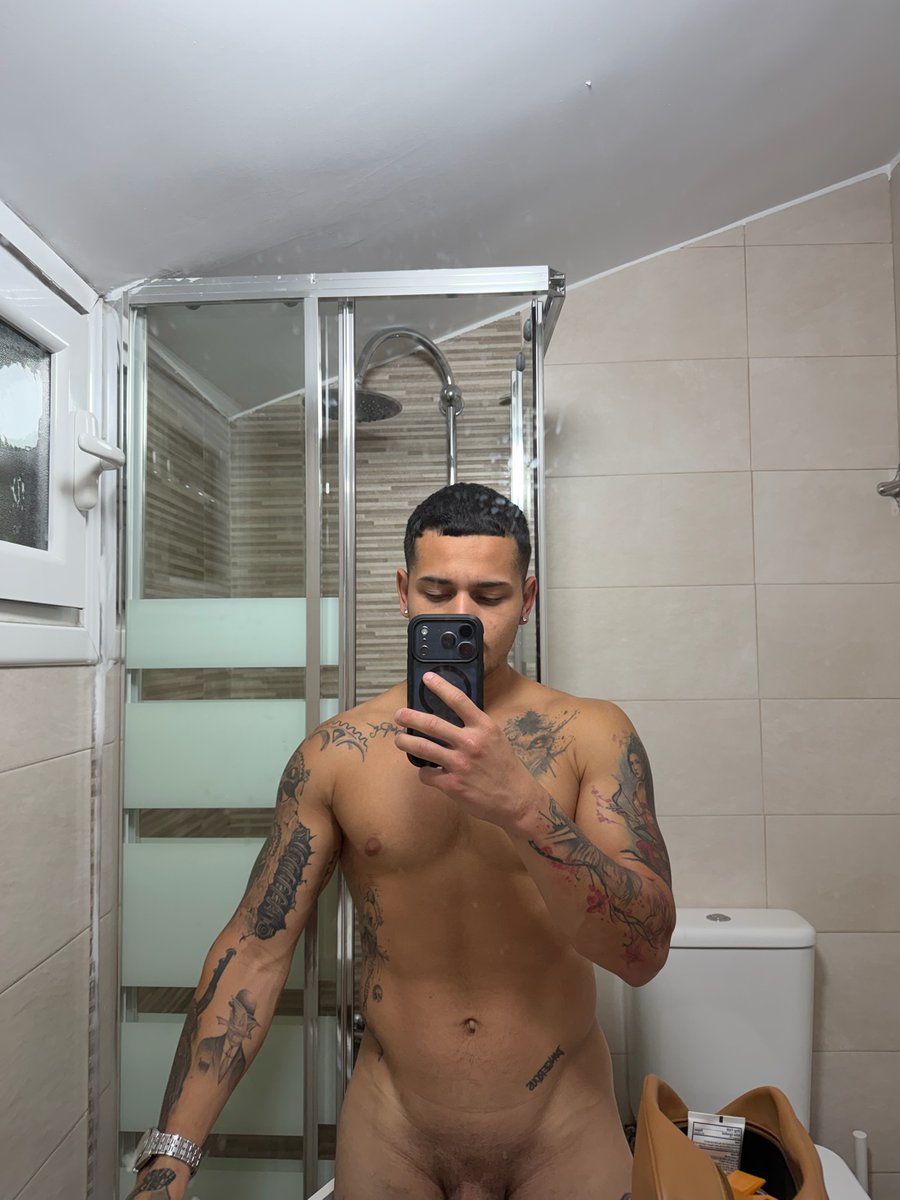 theale09_ tweet media