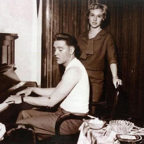 Dєภเรє 💜 Cคђ๏๏ภ 🇬🇧 tweet media