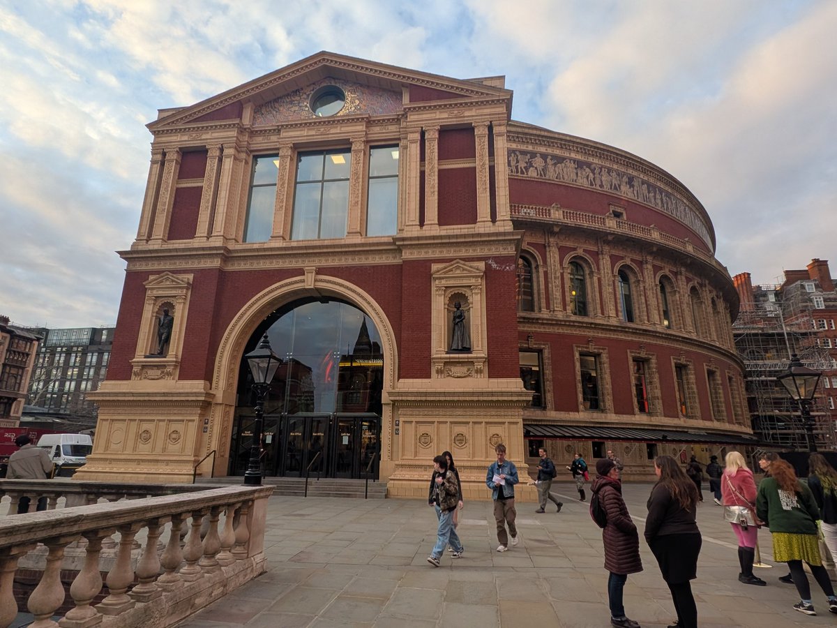 Alex Reviews Gigs tweet media