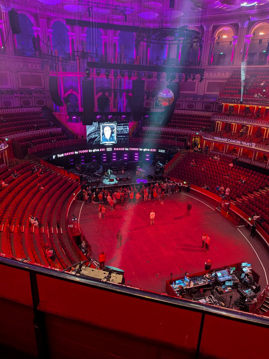 Alex Reviews Gigs tweet media