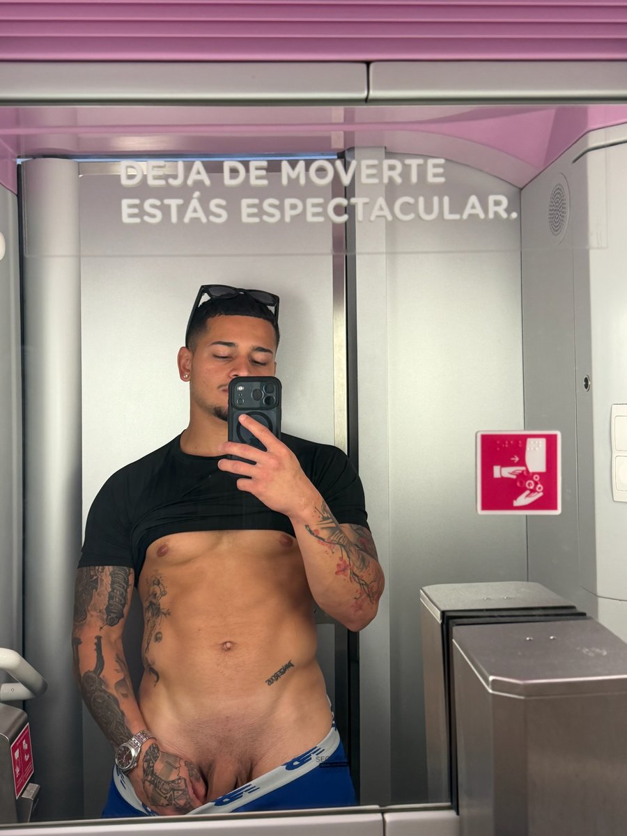 theale09_ tweet media