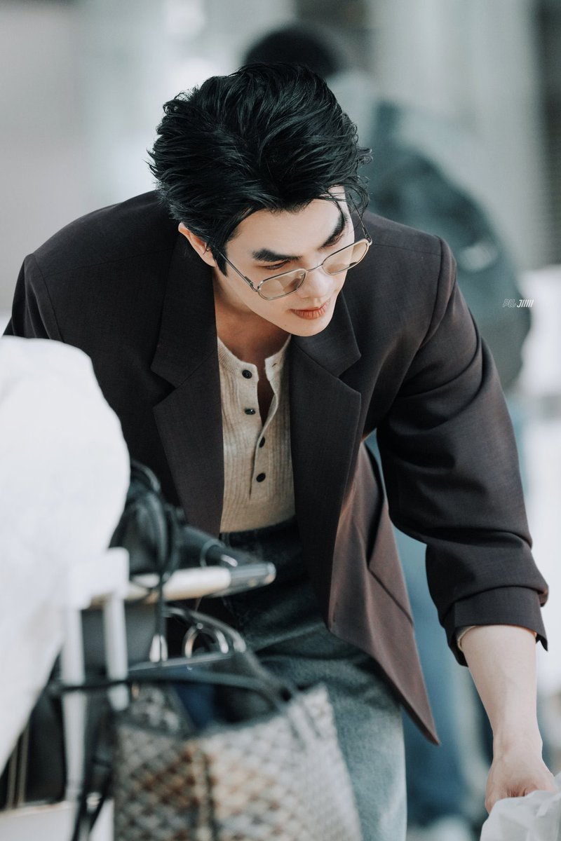 พี่มายไปเกาหลีรอบนี้ ขอหยาบคายหน่อย(เยอะ) หล่อเหี้ยๆ หล่อสัดๆ หล่อโคตรๆ หล่อตั้งแต่ไทยถึงอินชอน ยันอินชอนกลับไทยอะ ฮีแม่งโคตรเริ่ด ลุคหนุ่มตี๋masculine ที่ไทย ไปเป็นหนุ่มอบอุ่นบอยที่เกาหลี พอจะกลับไทยกลายเป็นฮอตเนิร์ด ชั้นสิ้นซ้ำ สิ้นซาก🫠🫠🫠🫠🫠🫠🫠🫠🫠🫠