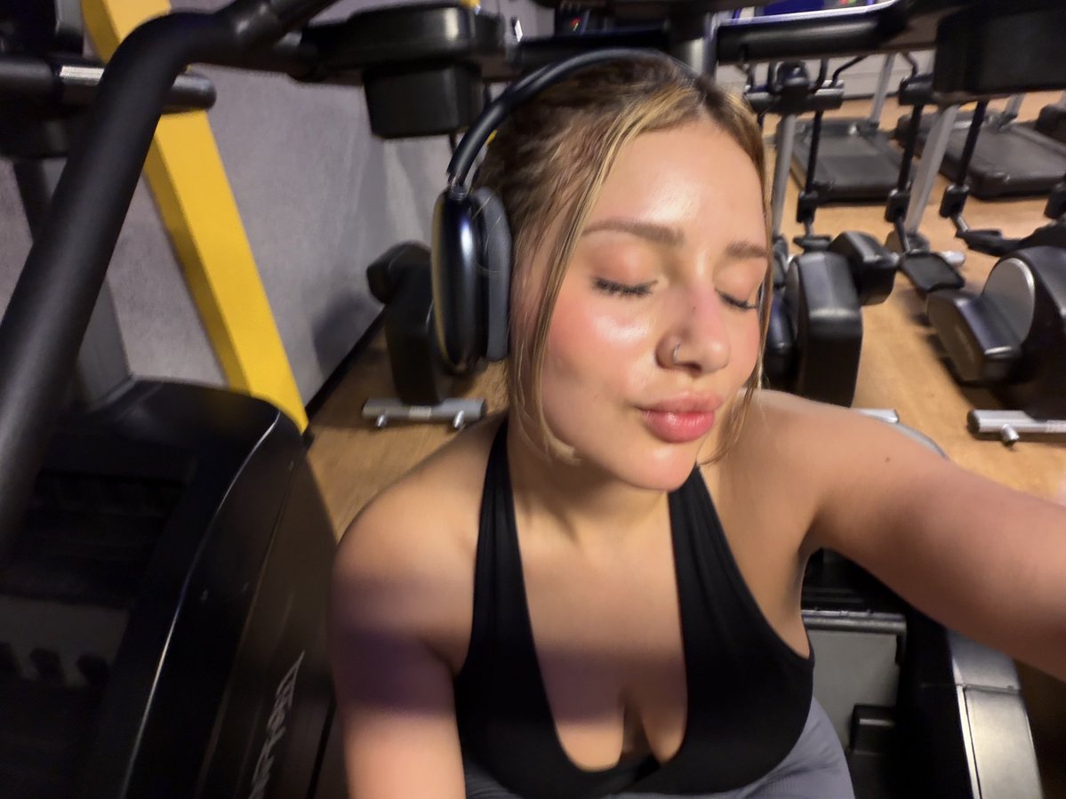 Angienmx tweet media