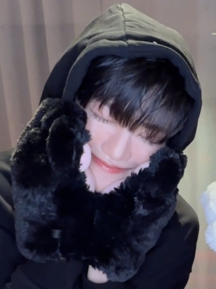 ꒰ఎ 띵킹 ໒꒱ tweet media