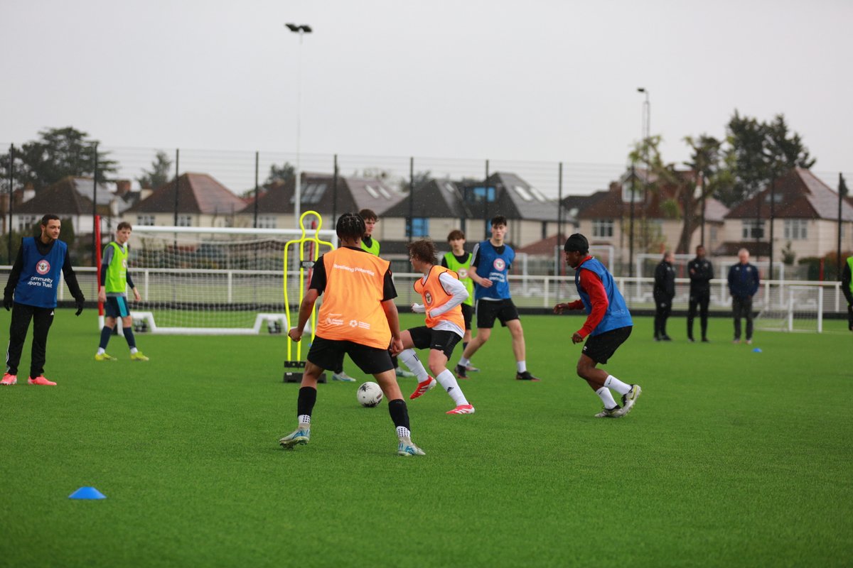 BrentfordFCCST's tweet image. Post 16 Trials for Boys and Girls ⚽️

📅 Wednesday 1 April
📍 Gunnersbury Park Sports Hub, W3 8LQ

𝐆𝐢𝐫𝐥𝐬: 10am - 12pm. Register here ➡️ forms.cloud.microsoft/pages/response…

𝐁𝐨𝐲𝐬: 1pm - 3pm. Register here ➡️ forms.office.com/Pages/Response…

#Trials #Post16 #RealisingPotential
